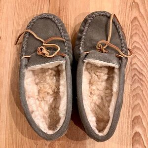 Cozy Sheepskin Moccasin Slippers; Size 7 (women’s)